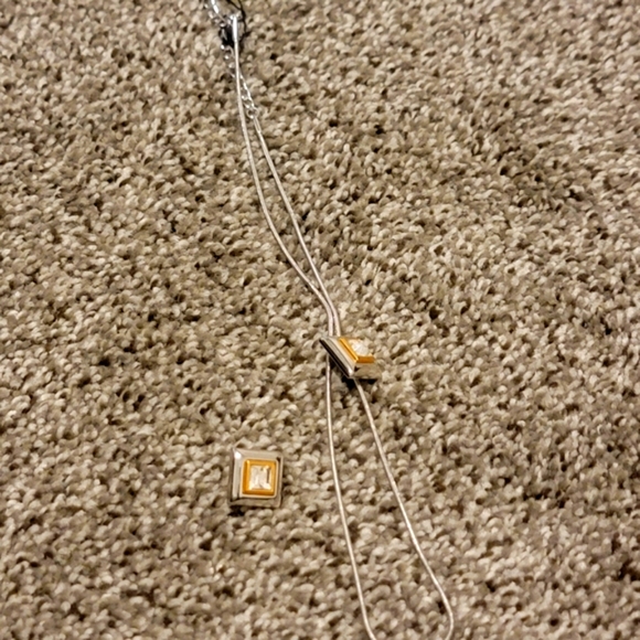 NWT costume two-tone set necklace and earrings. - Picture 6 of 6